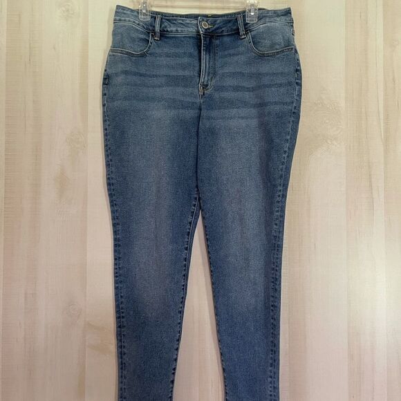Maurices high rise frayed hem jeans, size xl reg‎ - Picture 2 of 9